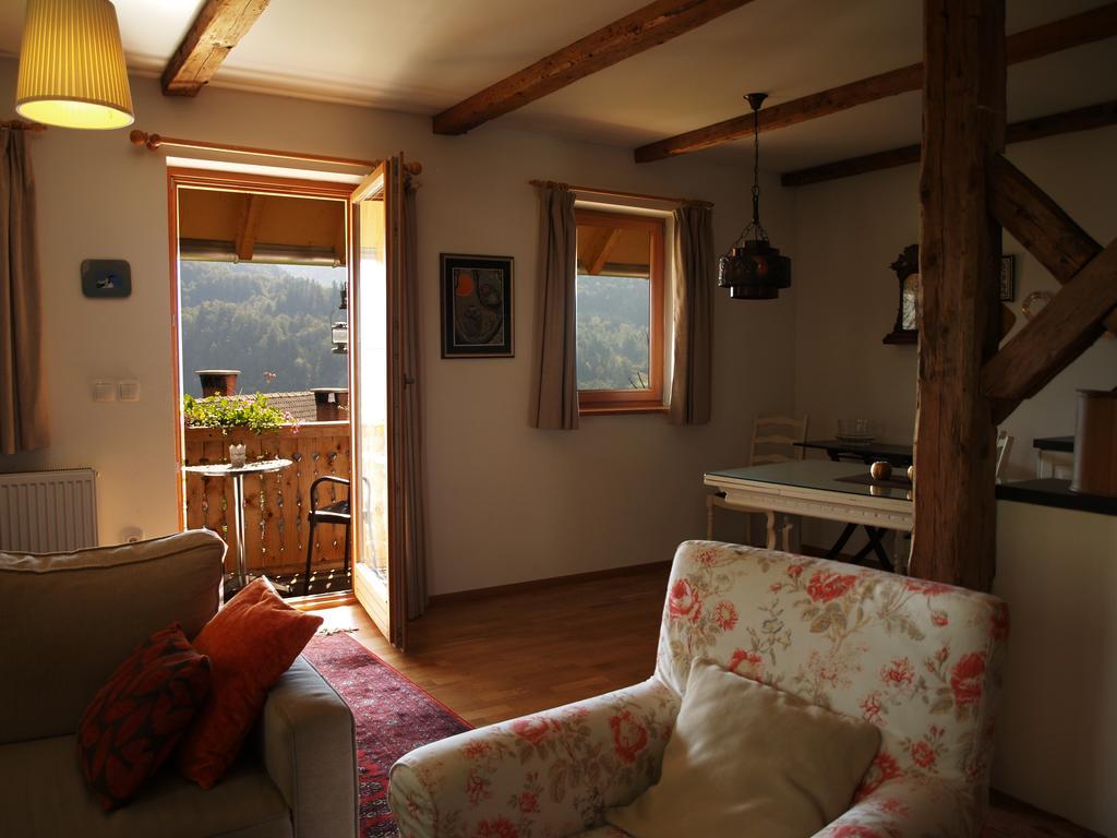 Holiday Home Katricnek Bohinjska Bela Bilik gambar